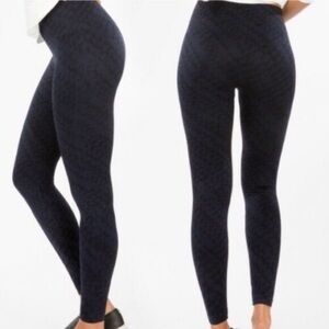 Black and navy Spanx houndstooth, a size large leggings